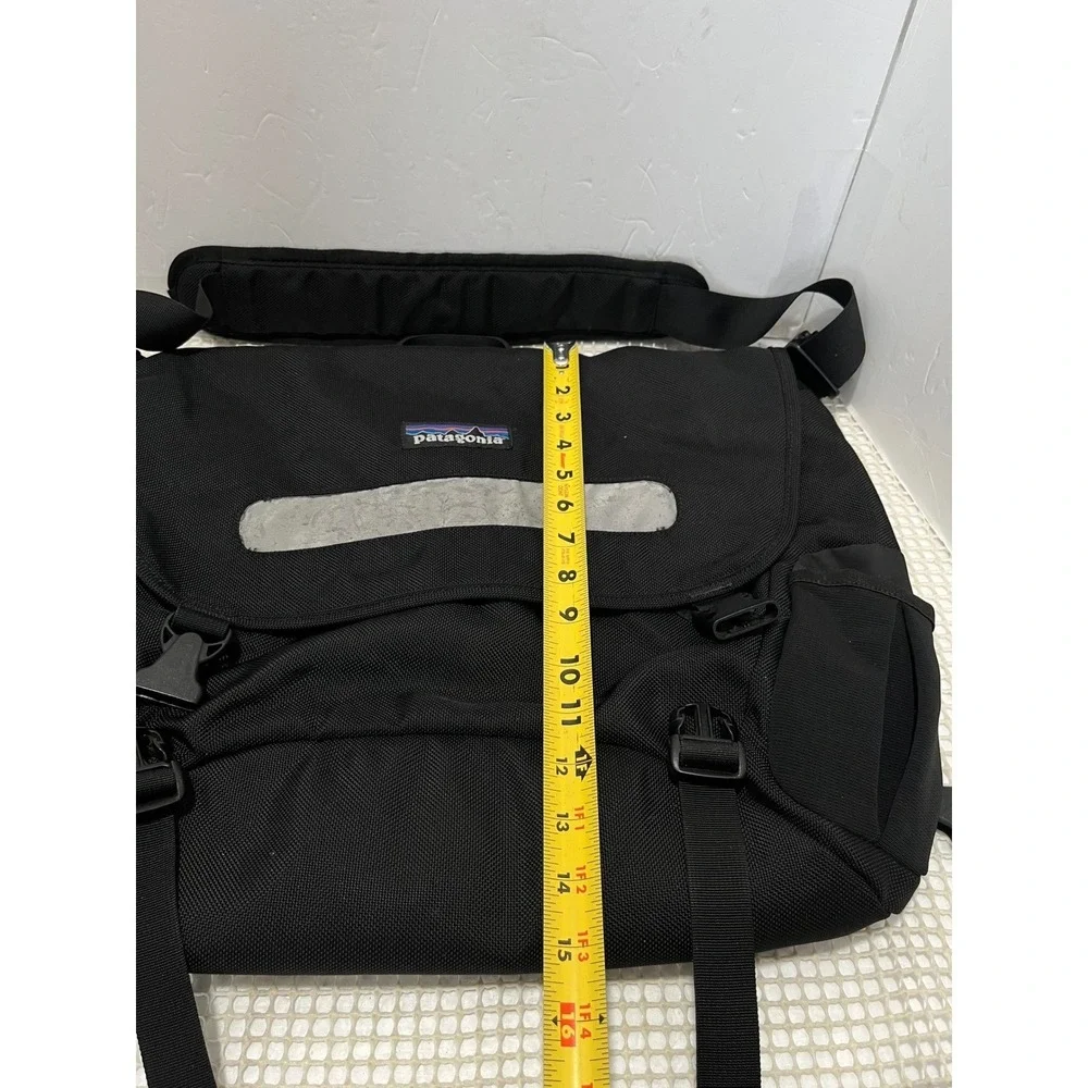 Patagonia Half Mass Messenger Bag Large Laptop Bag Black Reflective 48271